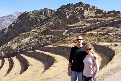 Juliana y Danny en su visita guiada de Pisaq en el Valle Sagrado del Cusco