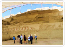 Tourists visiting the Huaca Cao Viejo
