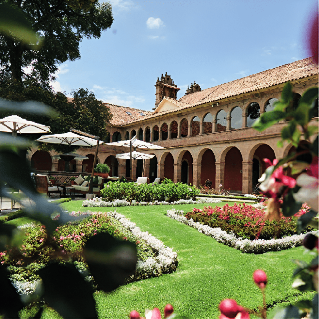 Belmond Monasterio Cusco Hotel - Patio ajardinado